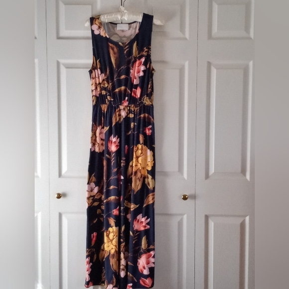 French Grey Dresses & Skirts - French Grey Petite Floral Maxi Dress, Size PL, Like New